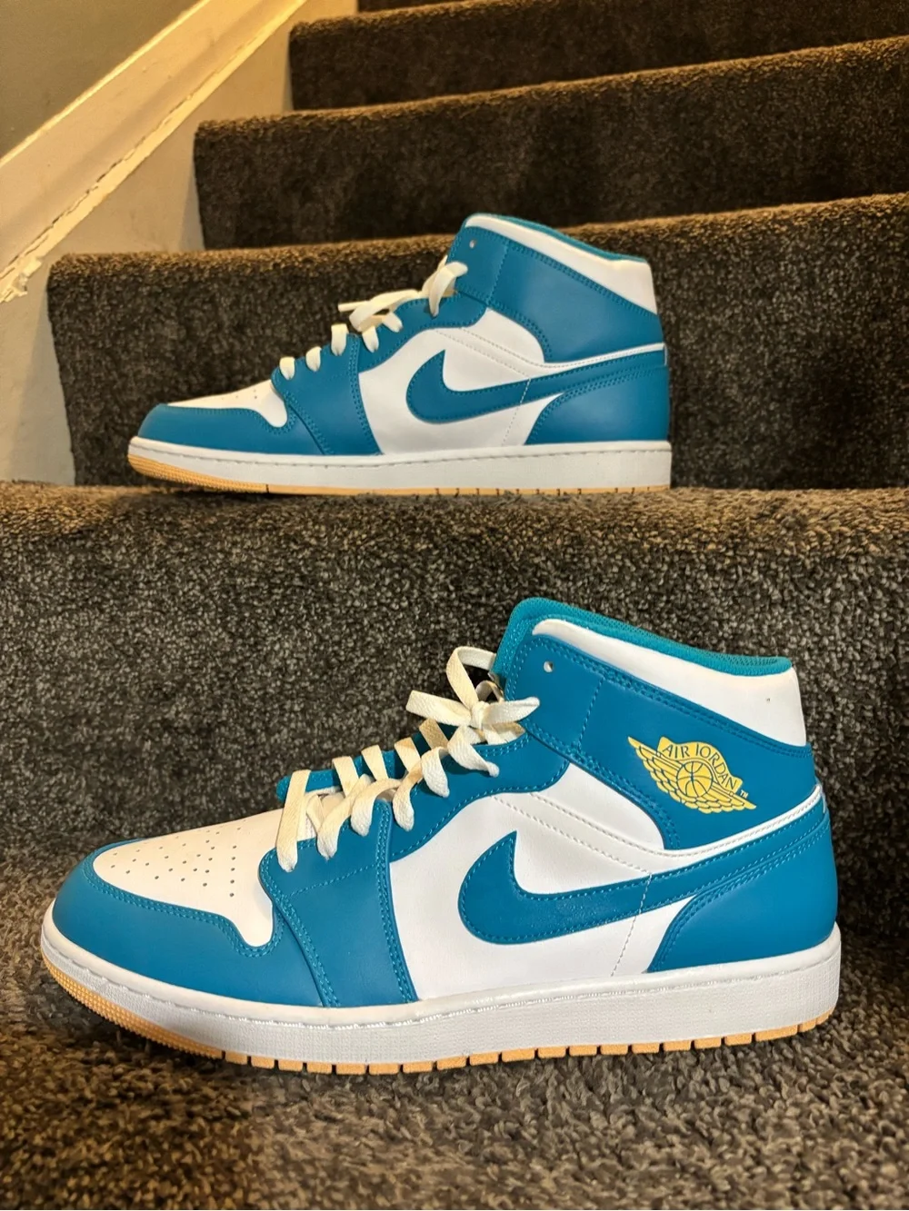 Nike Air Jordan 1 Mid Aquatone authentic size 13